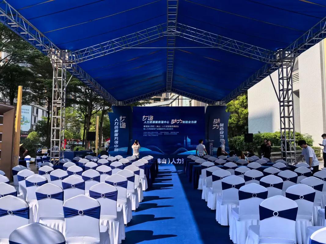 賦能展會新體驗 藍色會議桌椅租賃，一站式專業會議展覽服務解決方案